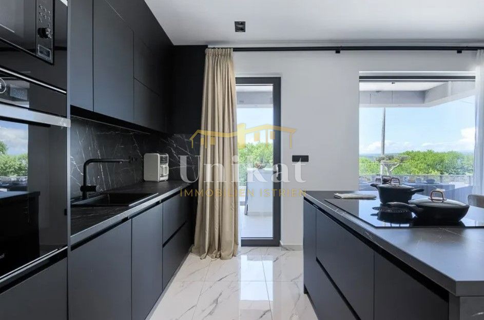 Čudovita vila z razgledom na morje v okolici Marčane